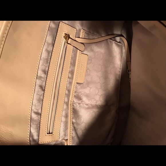 Michael Kors Tote and Wallet $250 - Picture 4 of 5